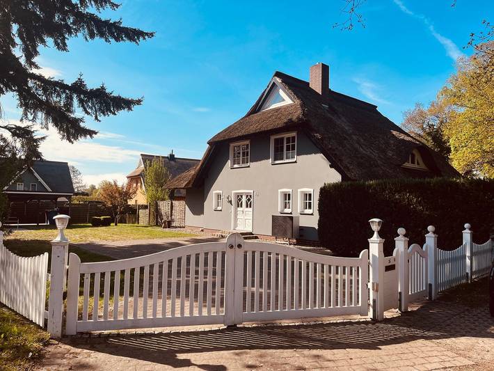 Ferienwohnung für 6 Personen, mit Balkon und Terrasse sowie Garten in Wieck am Darß