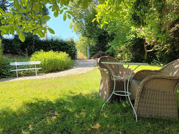 Holiday Home 'Le Colonel' with Private Terrace, Private Garden and Wi-Fi in Les Champeaux, Argentan Området