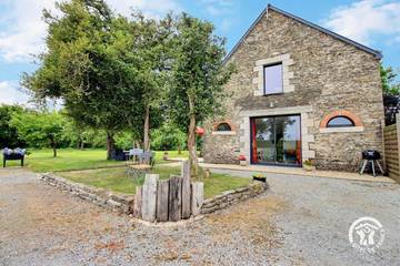Gîte pour 4 personnes, avec terrasse et jardin à Taupont