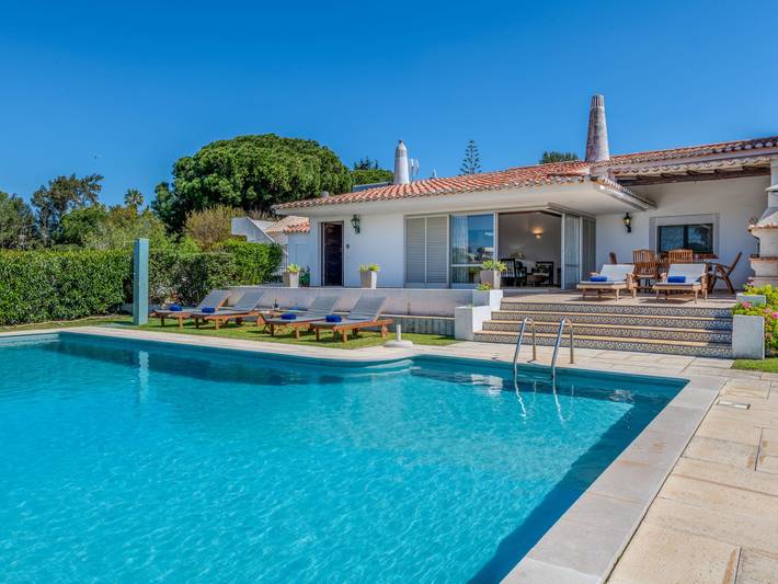 Holiday home for 6 people, with garden and terrace in Algarve