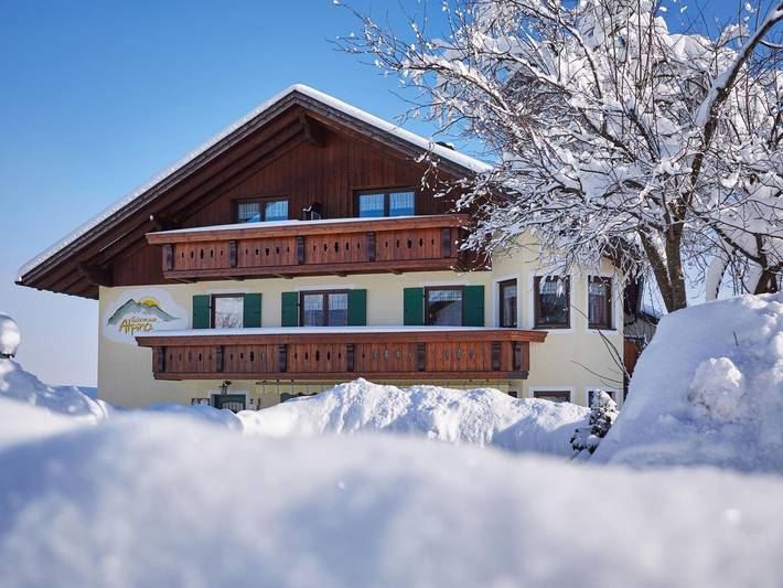 Gästehaus Alpina - Einzelzimmer mit Terrasse in Bad Kohlgrub, Bayerische Alpen