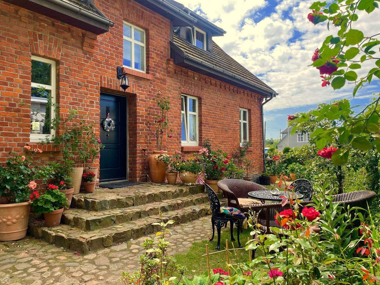 Anwesen mit Garten, Grill und Terrasse in Mielno, Powiat Koszaliński