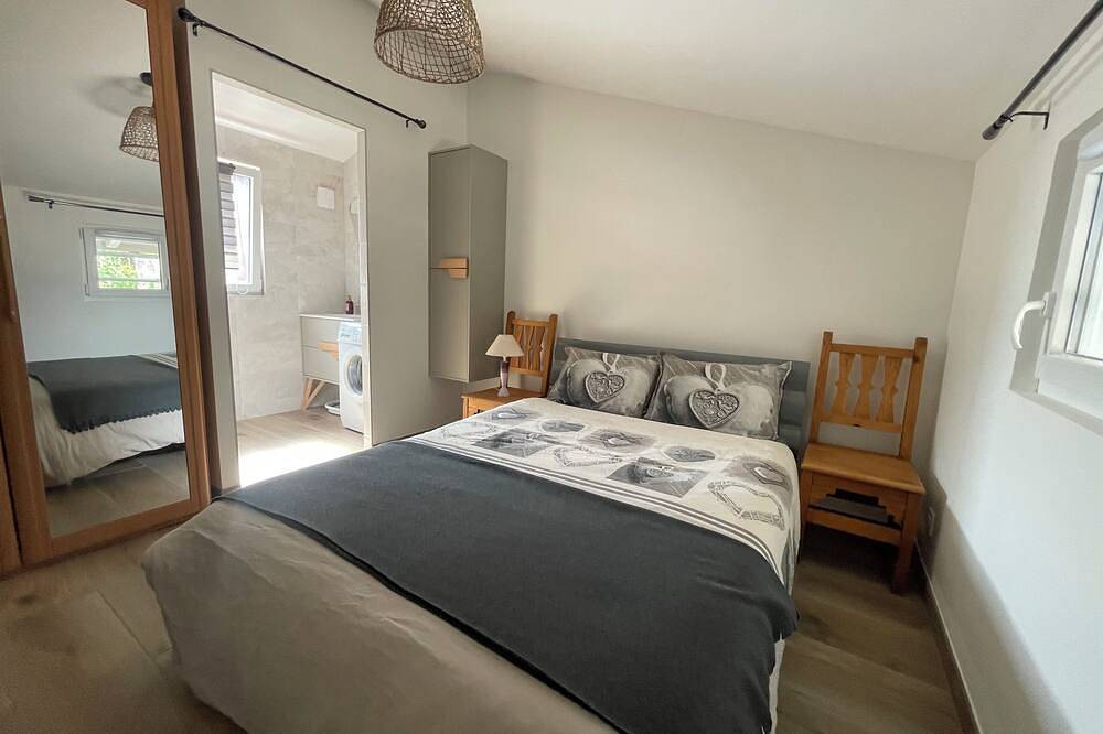 Entire apartment, New apartment Pontarlier with terrace near Switzerland in Pays de Pontarlier, Doubs