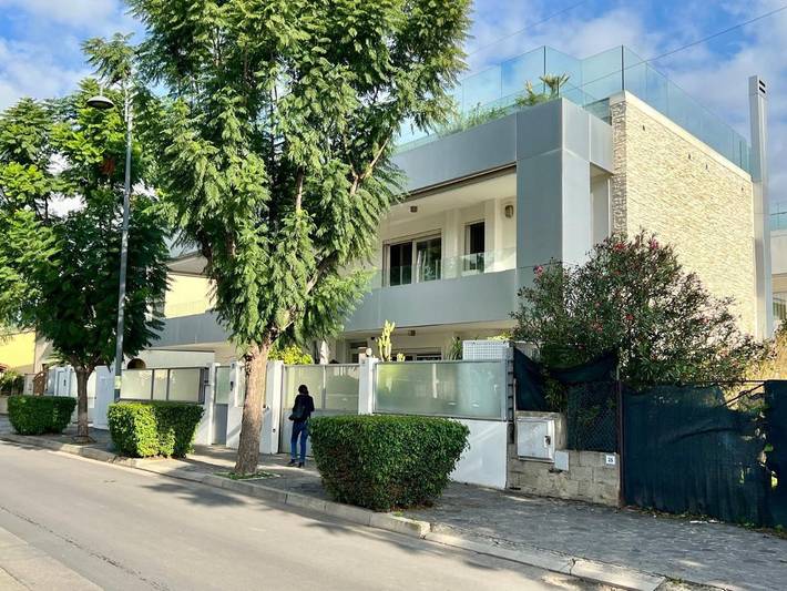 Loft per 6 persone, con piscina e giardino nonché panorama, adatto a famiglie con bambini in Sud Sardegna