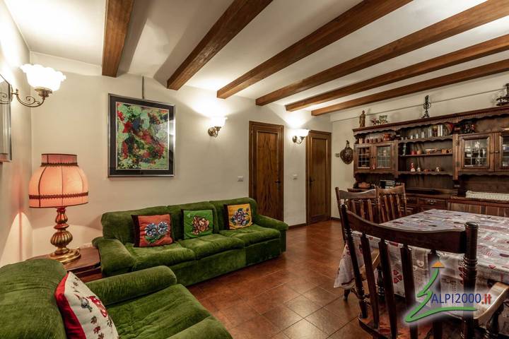 Apartamento vacacional entero, Apartamento de vacaciones para 4 personas con terraza in Campitello di Fassa, Dolomiti Superski