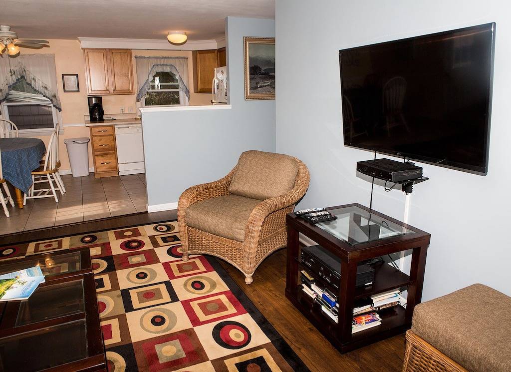 Schönes Strandhäuschen mit zentraler Luft, Leinen und Kajaks in Narragansett, Washington County (RI)