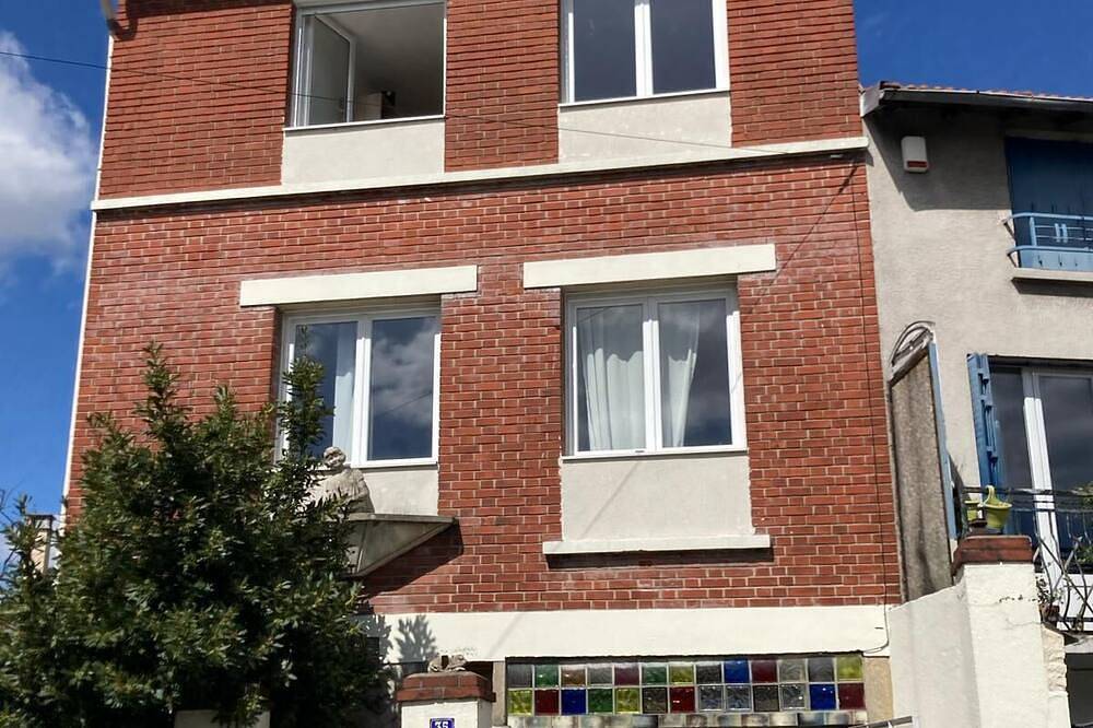 Grande Maison avec Terrasse Près du Métro (15 min de Châtelet Les Halles) in Romainville, Seine-Saint-Denis
