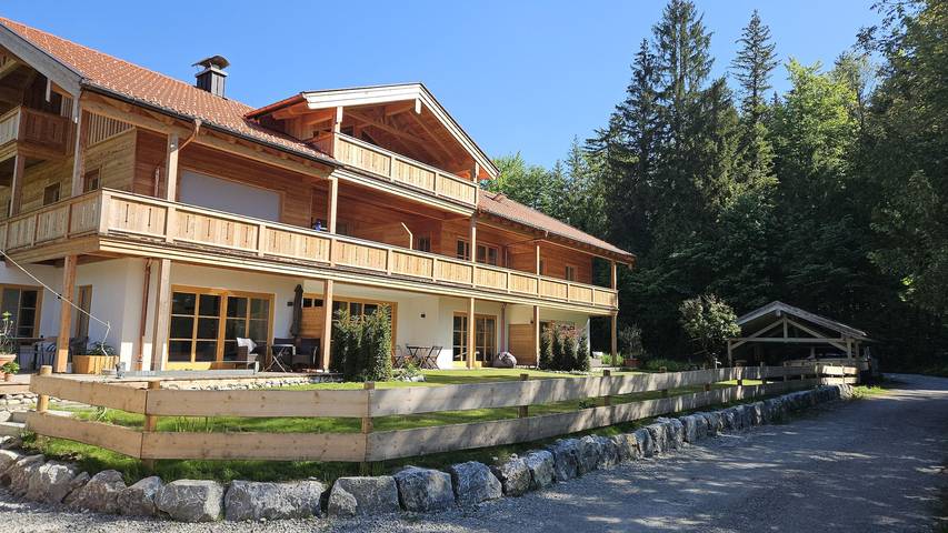 Ferienwohnung für 4 Personen, mit Balkon/Terrasse und Balkon sowie Terrasse und Sauna in Lenggries - 2