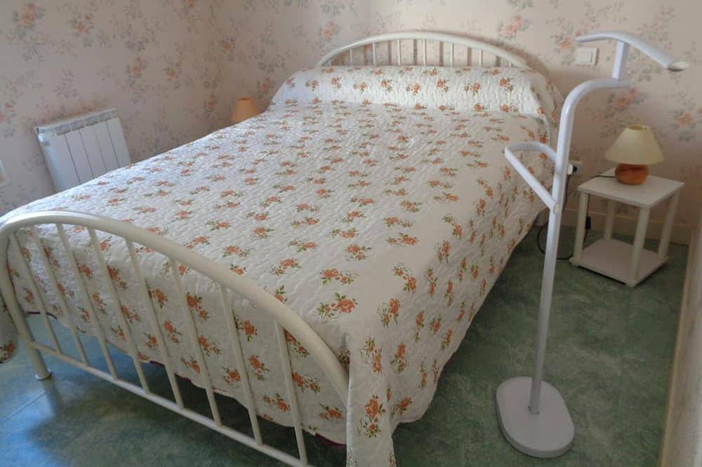 Maison tourangelle restaurée, 3 chambres, jardin clos, village viticole, proche loisirs et équipements bébé in Restigné, Vallée de la Loire