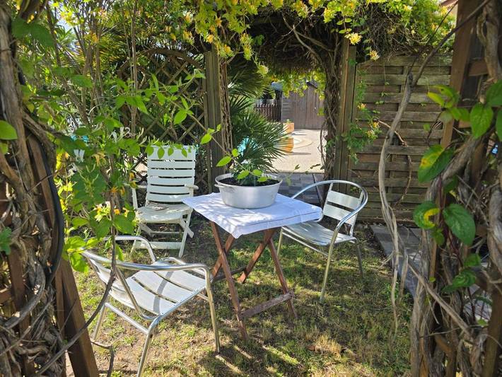 Location de vacances pour 2 personnes, avec piscine ainsi que terrasse et jardin dans Cassy - 3