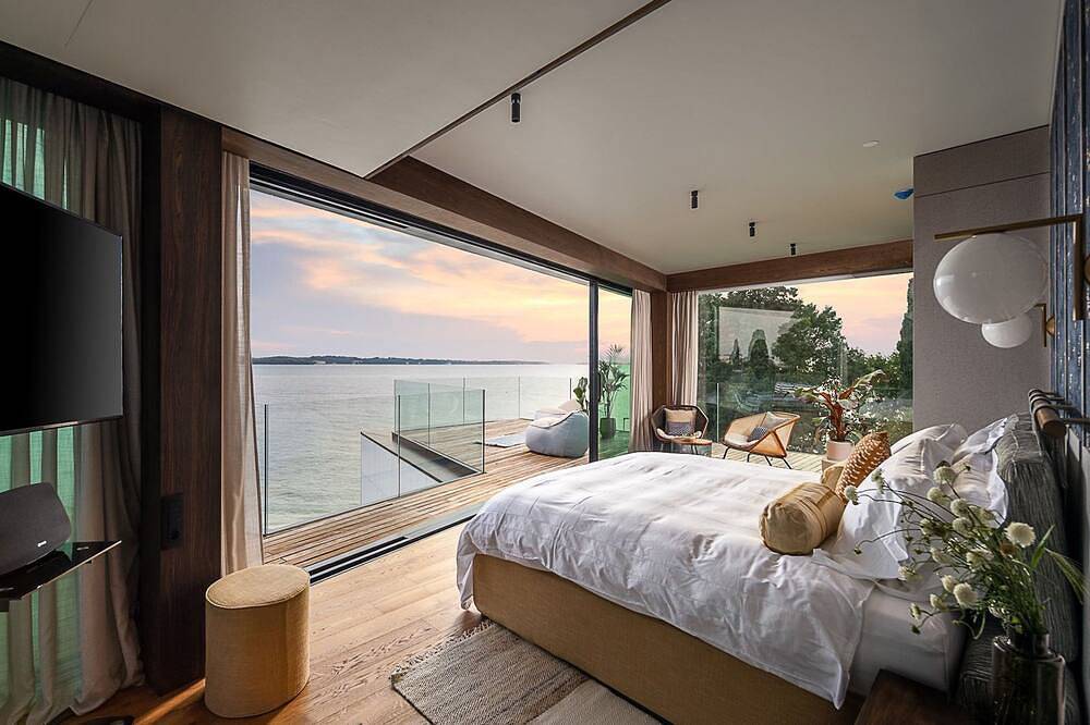 Striking Istria Villa | 5 Bedrooms | Villa Rojska | Beachfront Location | Sauna & Gym in Fazana, Südküste Istrien