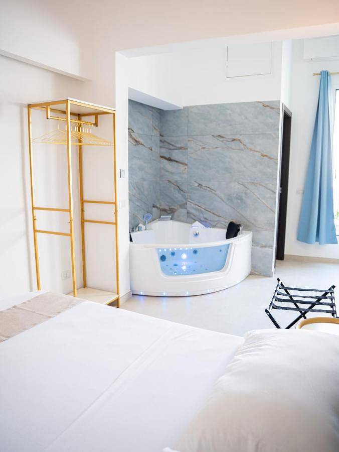 B&b per 2 persone, con Terrazza e Idromassaggio nonché Panorama a Mola di Bari