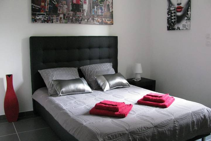 Location de vacances pour 7 personnes, avec terrasse et jardin à Sernhac - 4