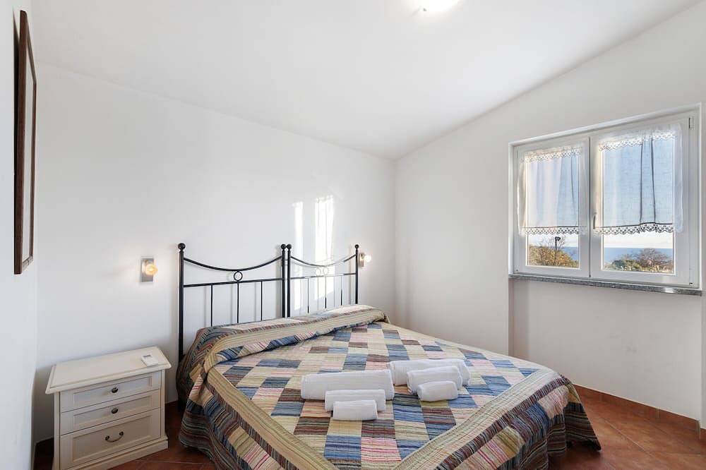 Entire apartment, ‘Acacia’ Apartment with Sea View, Wi-Fi and Air Conditioning in Ceriale, Riviera di Ponente