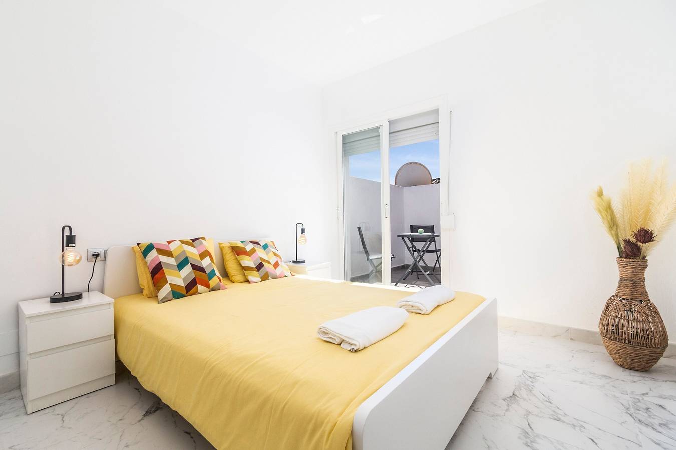 Entire apartment, Apartment "Sotogrande" with Private Terrace & Wi-Fi in Pueblo Nuevo, San Roque