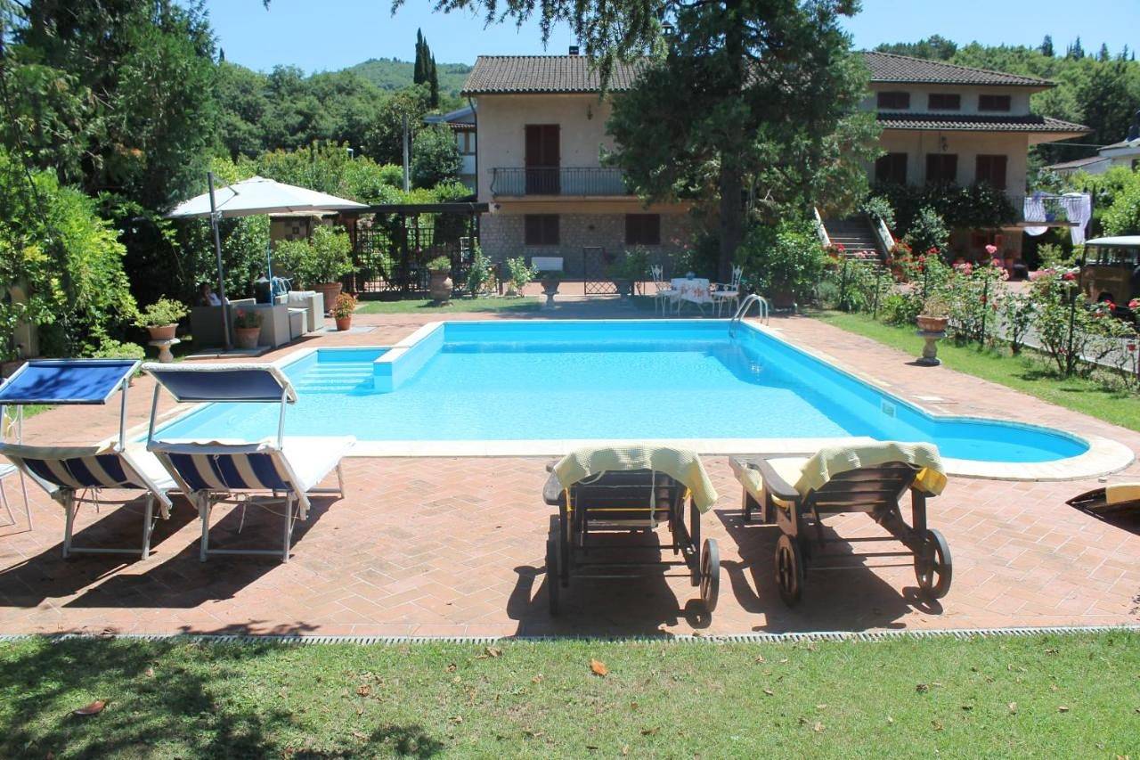 Three-Bedroom Apartment in Chiassa Superiore, Arezzo
