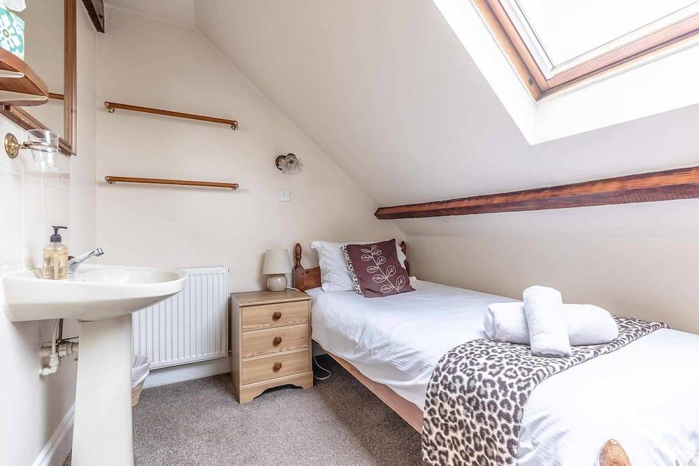 Oxford House Summary: in Windsor, Berkshire