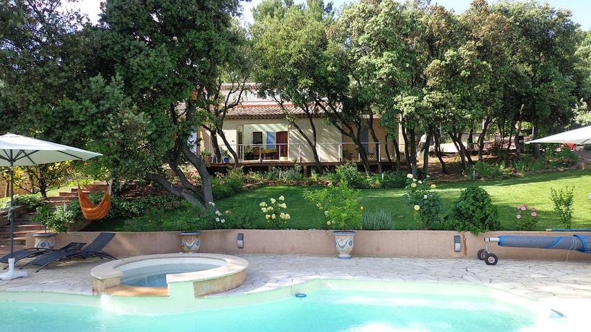 Chambre d’hôte pour 5 personnes, avec sauna et jacuzzi ainsi que jardin et piscine dans le Vaucluse - 4
