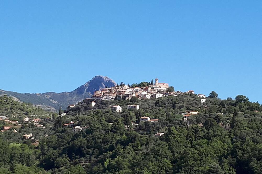 Appartement entier, Studio de charme, avec jardin privatif in Coaraze, Côte méditerranéenne (France)