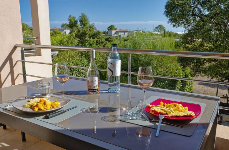 Gîte pour 4 personnes, avec terrasse et piscine à Lecci - 4