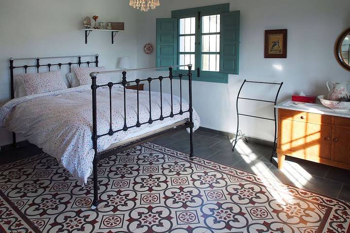 Farmhouse In Privileged Location, with private pool and established gardens. in Riogordo, Cordillera Penibética