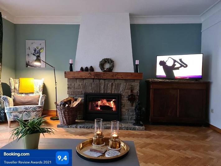 Gîte pour 2 personnes, avec Balcon ainsi que Terrasse et Vue dans Chateau De Bouillon