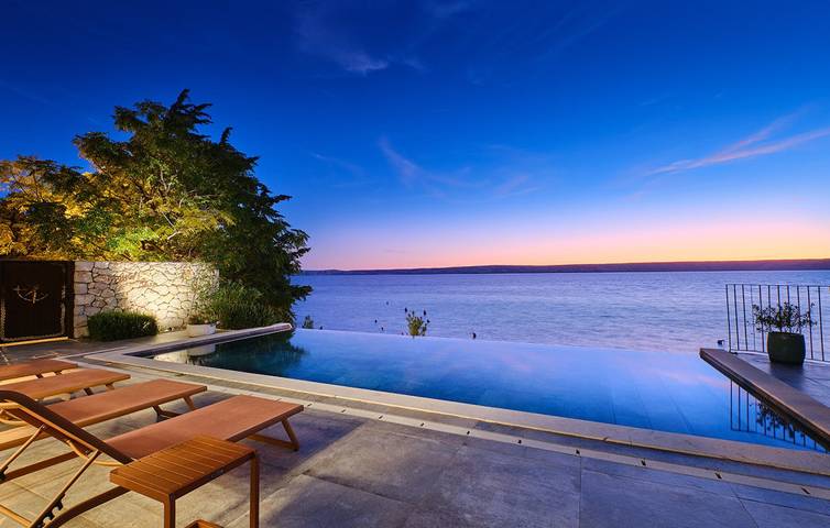 Dom wakacyjny dla 6 osób, z sauna i ogród oraz jacuzzi i taras w Lukovo