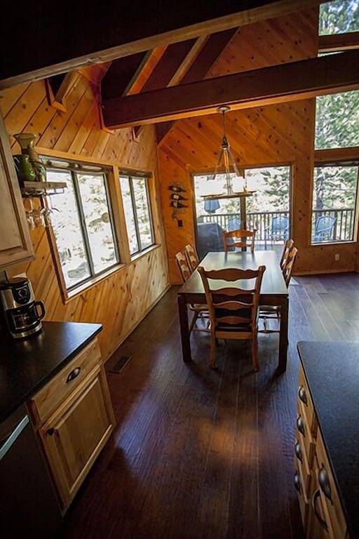 Vacation rental for 10 people, with pool and terrace in Donner Lake