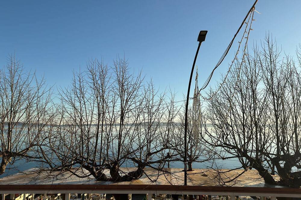 Ganze Wohnung, Lakefront In The Historic Center in Trevignano Romano, Braccianosee
