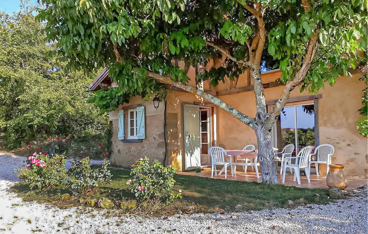Reizende 2-Zimmer-Wohnung mit Pool und Garten in der Nähe von Betcave-Aguin in Simorre, Gers