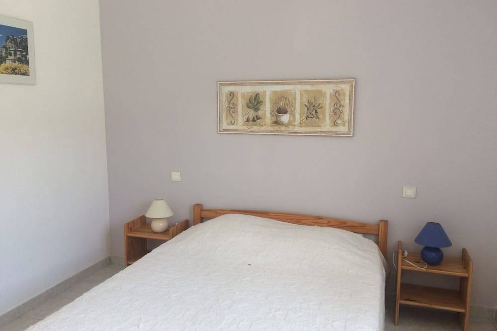 Air-conditioned villa with private pool 100 m from the start of the Mont Ventoux climb in Malaucène, Parque natural regional del Mont Ventoux
