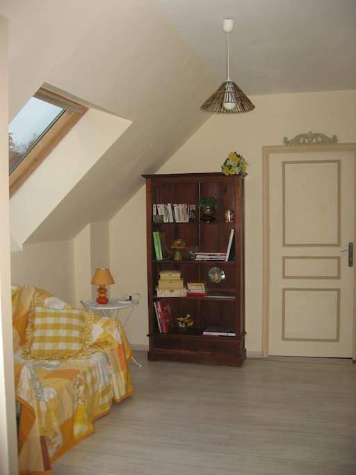 Two-Bedroom House in Saint-Prest, Région de Chartres