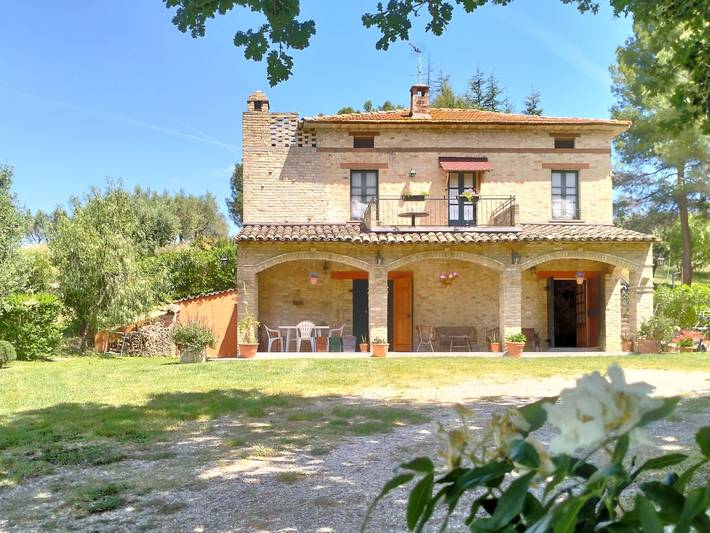 Agriturismo per 9 persone, con giardino, con animali domestici in Provincia di Teramo