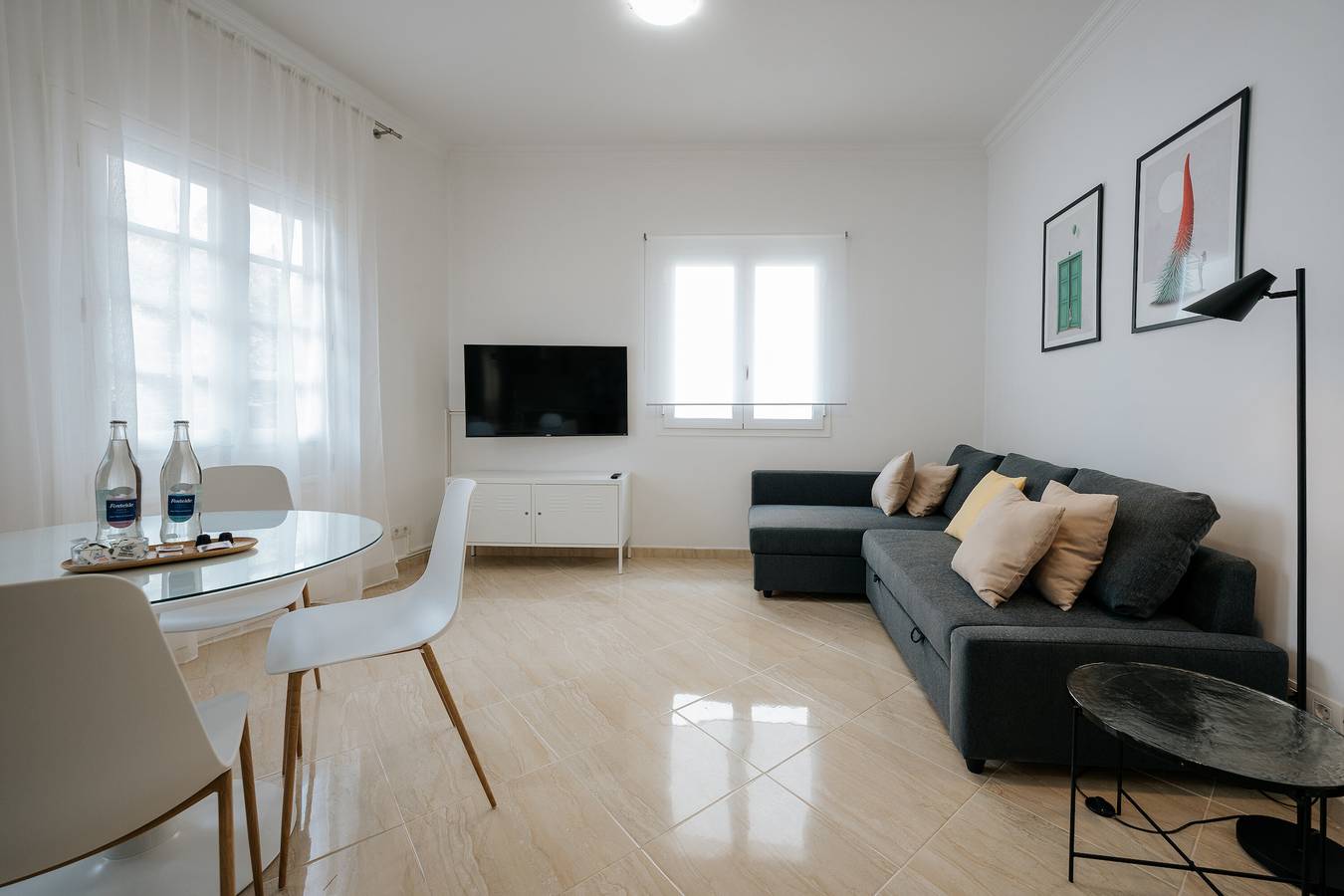 Entire apartment, Vacation Apartment '4 Esquinas Adeje Home 1' with Private Terrace, Balcony and Wi-Fi in La Postura, Adeje
