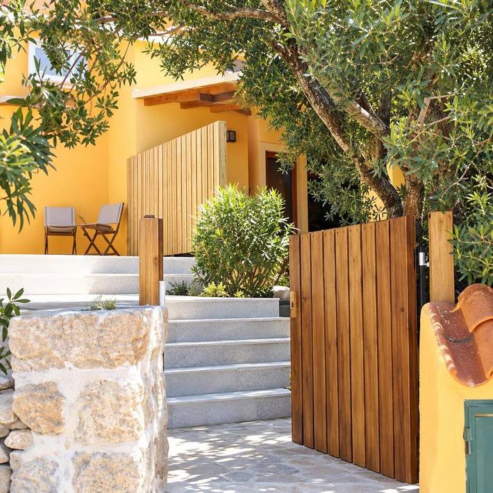 Location de vacances pour 5 personnes, avec Terrasse et Jardin ainsi que Piscine et Vue dans Sole Ruiu
