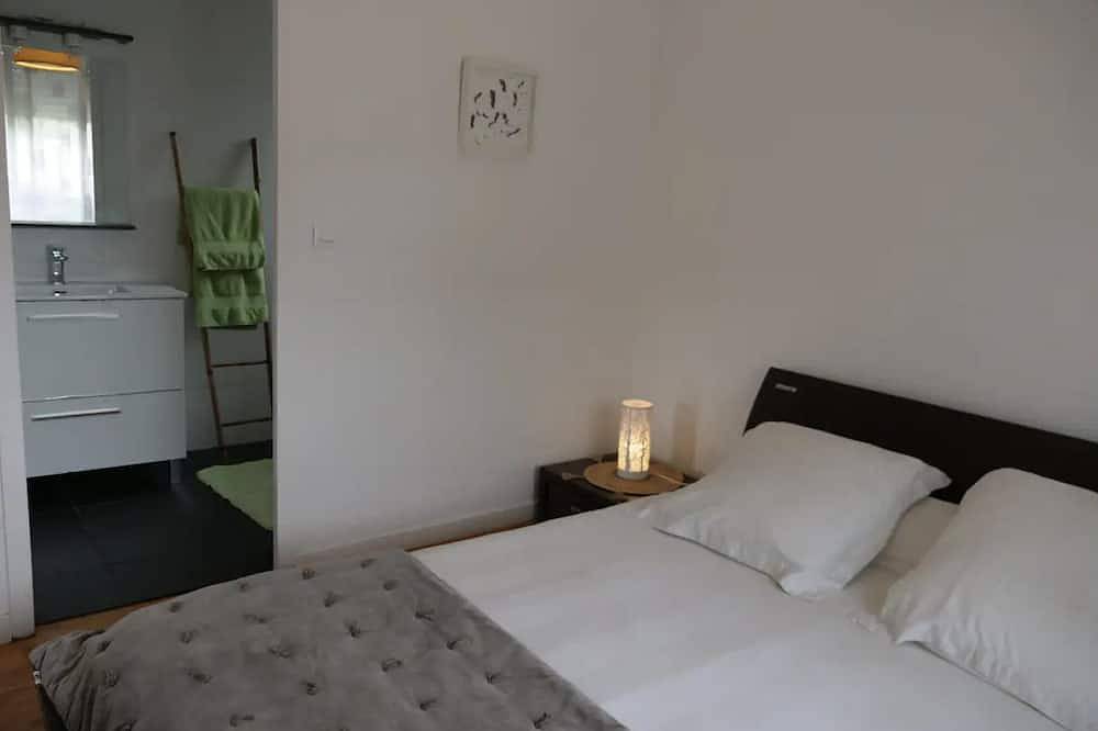 Ganze Wohnung, Fully self-contained apartment with large garden in Pau, Béarn