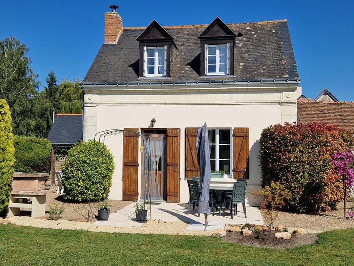 Location de vacances pour 4 personnes, avec vue et jardin à Vernoil-le-Fourrier