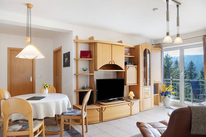 Ferienwohnung für 4 Personen, mit Balkon und Garten in Oberhof