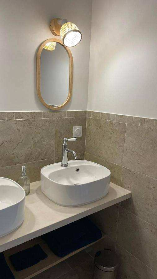 Triple Room with Private Bathroom in Orange, Vaucluse