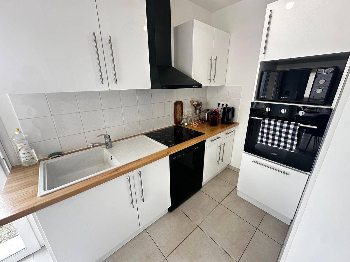 Three-Bedroom House in Sainte-Savine, Aube