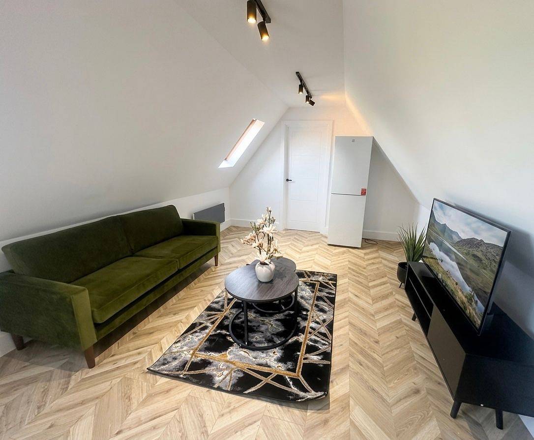 Entire apartment, Dippen Hall Countryside Escape - Near Gatwick Airport in Godstone, Surrey