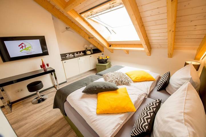 5* Apartment mit \"Glitzer-Panther\" / für 1-2 Pers. / Styl & Komfort mit Herz ♥ in Bensheim, Bergstraße