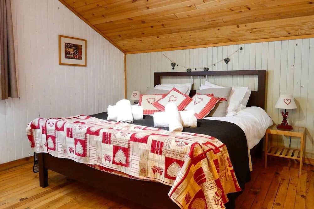 Chalet Falcon - Spacious Chalet with Hot Tub in Argentière, Chamonix-Mont-Blanc
