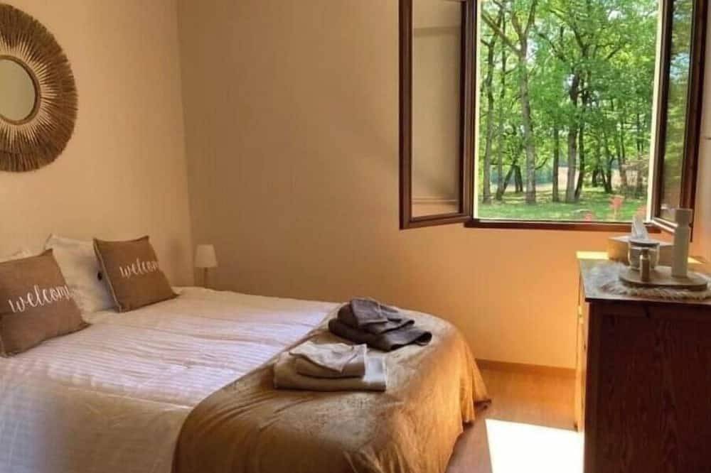 Villa de Mauroux south-west heated swimming pool. in Mauroux, Lot