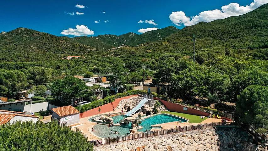 Camping für 2 Personen, mit Terrasse und Pool in Pyrenäen