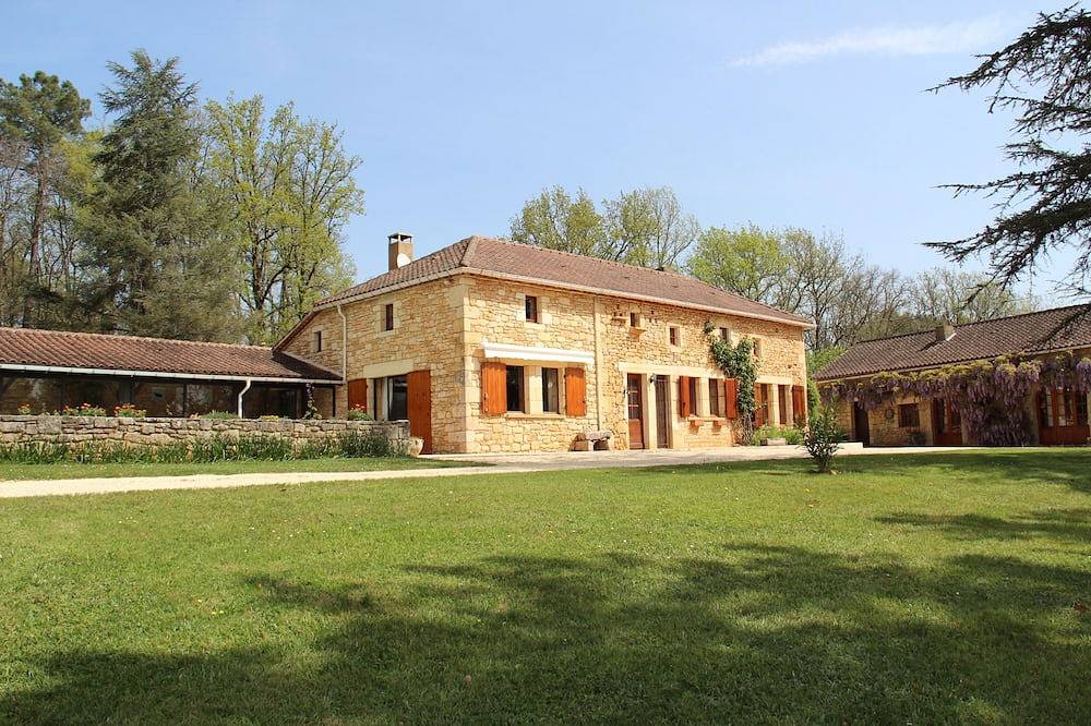 Maison en pierre rénovée avec piscine, calme en pleine nature, climatisée, wifi in Montcabrier, Quercy
