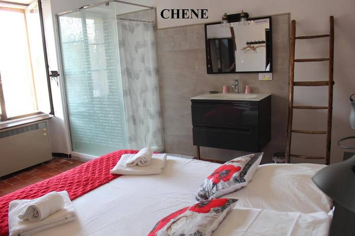 Location de vacances pour 2 personnes, avec jardin et terrasse ainsi que piscine et vue à Ansouis - 3