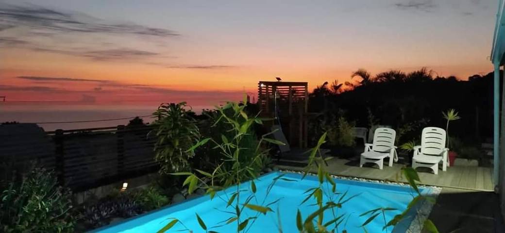 Location de vacances pour 2 personnes, avec jacuzzi ainsi que piscine et jardin dans Piton de la Fournaise - 4