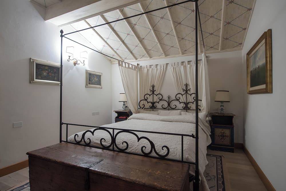 Entire apartment, Beautiful penthouse in Cortina city center in Cortina d'Ampezzo, Dolomiti Superski