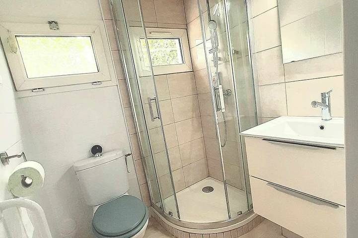 Gîte pour 4 personnes, avec terrasse et jardin à Entraigues-sur-la-Sorgue - 4